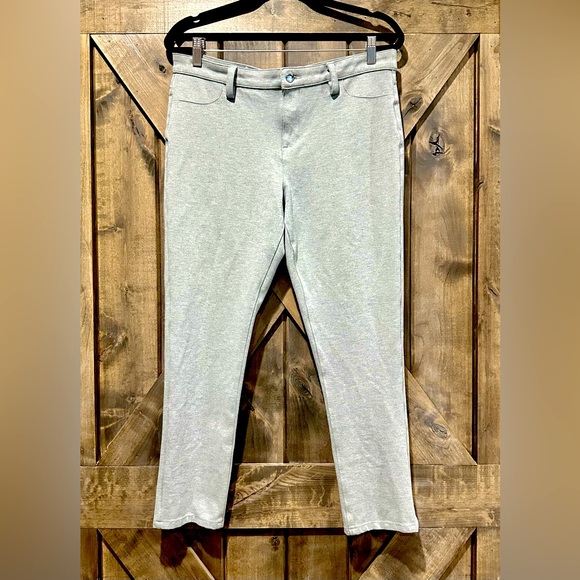 Calvin Klein Pants - EUC Calvin Klein Light Gray Skinny Ankle Stretch Pants Sz L